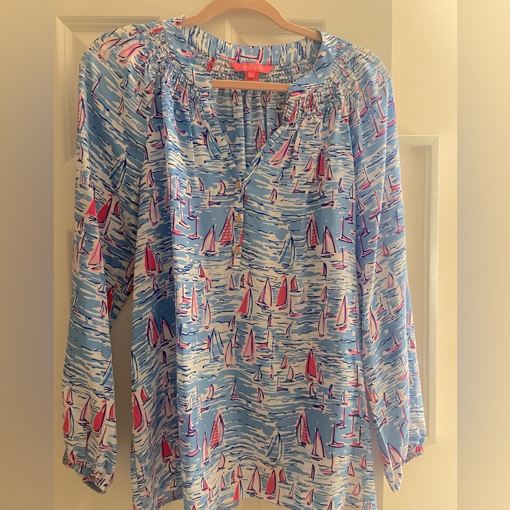 Lilly Pulitzer Elsa Blouse. Sailing pattern. Blue pink and white. Size L.